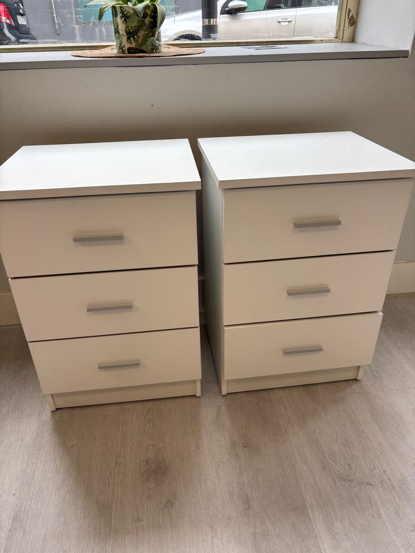 Mesita Dormitorio BASIC