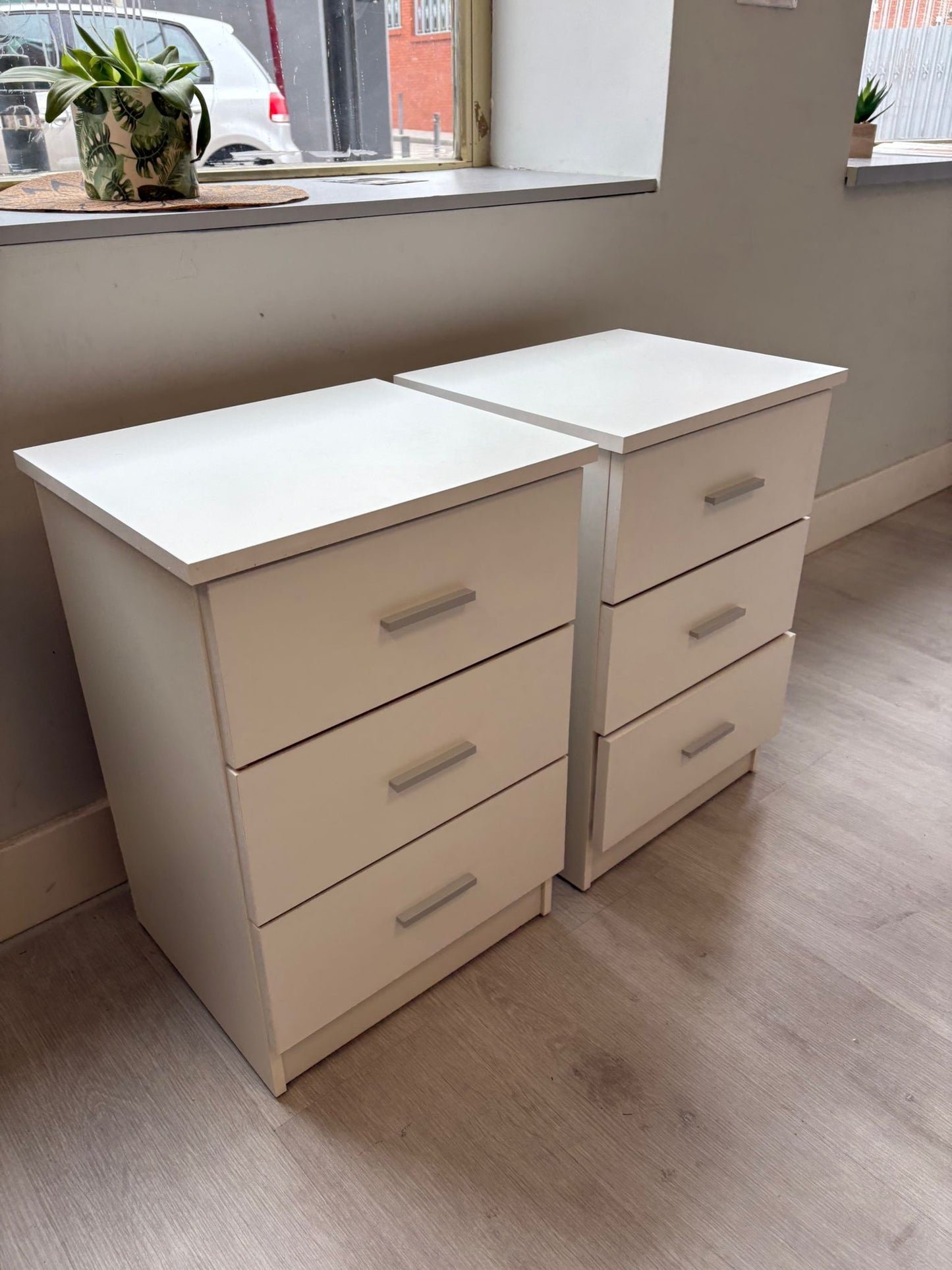 Mesita Dormitorio BASIC