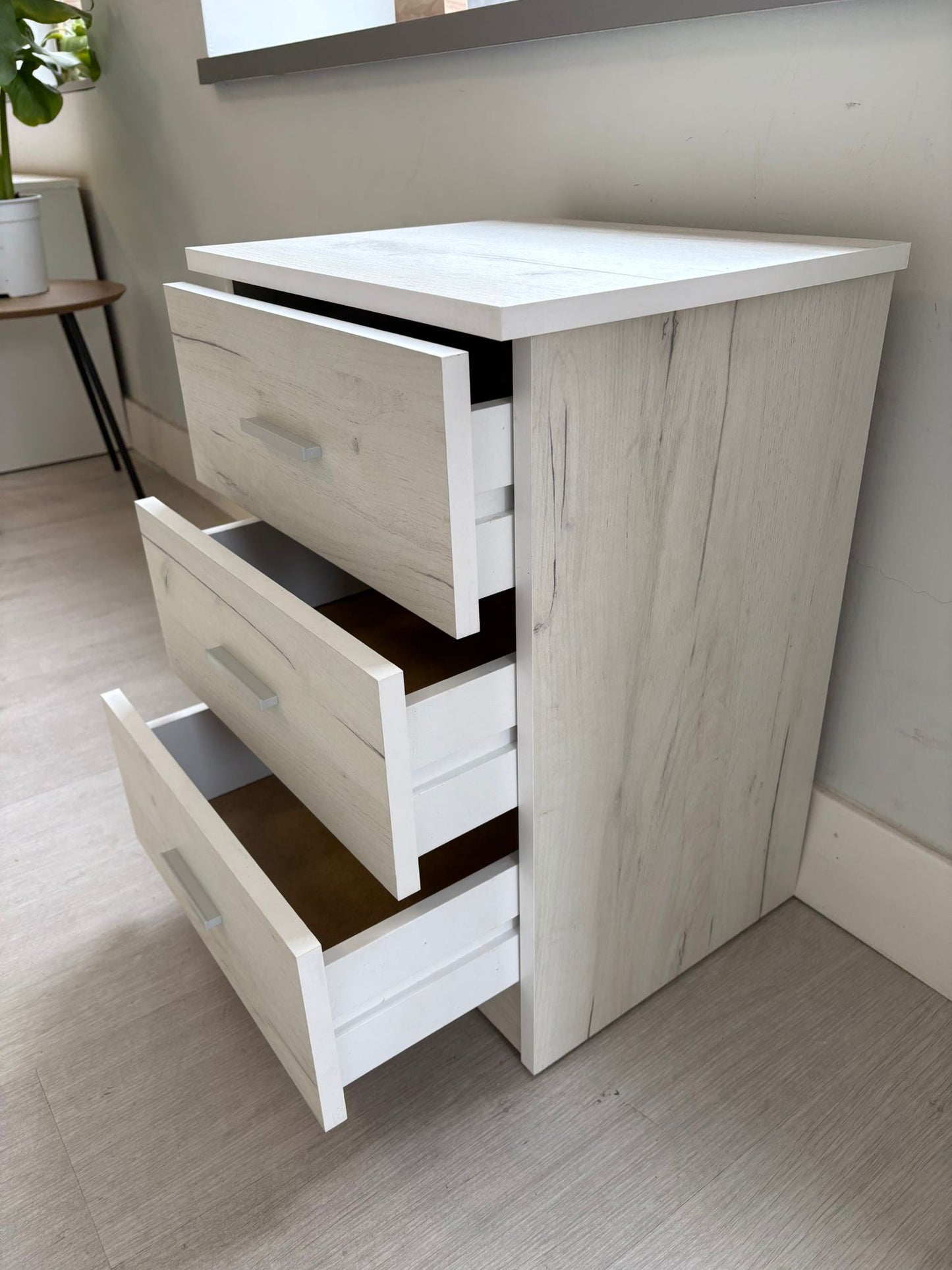 Mesita Dormitorio BASIC